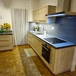 Emma - Free Parking, Ac, Wifi Apartment