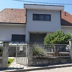 アパート Emma - Free Parking, Ac, Wifi *