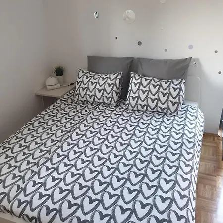 Emma - Free Parking, Ac, Wifi Apartment