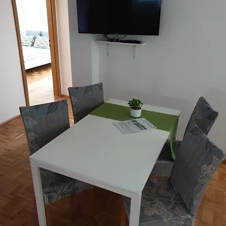 Emma - Free Parking, Ac, Wifi 아파트 *