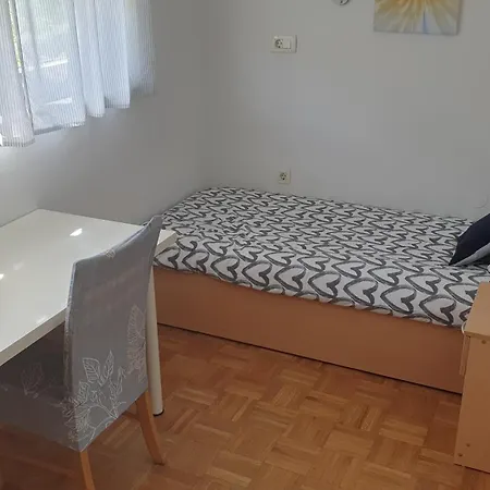 Emma - Free Parking, Ac, Wifi Apartment