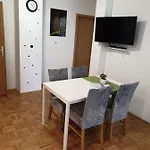 Emma - Free Parking, Ac, Wifi Apartman *